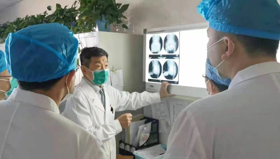 小儿外科专家简介——一位致力于儿童健康的守护者