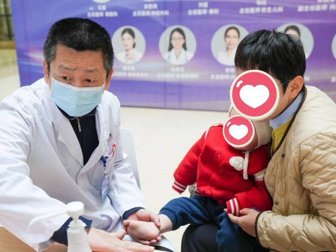 省儿童医院专家施医生的医术与人道关怀