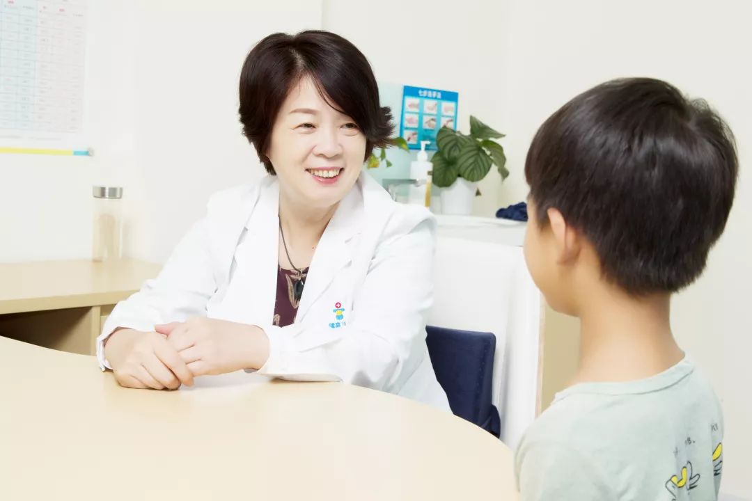 儿科医生专家咨询，守护儿童健康的明灯