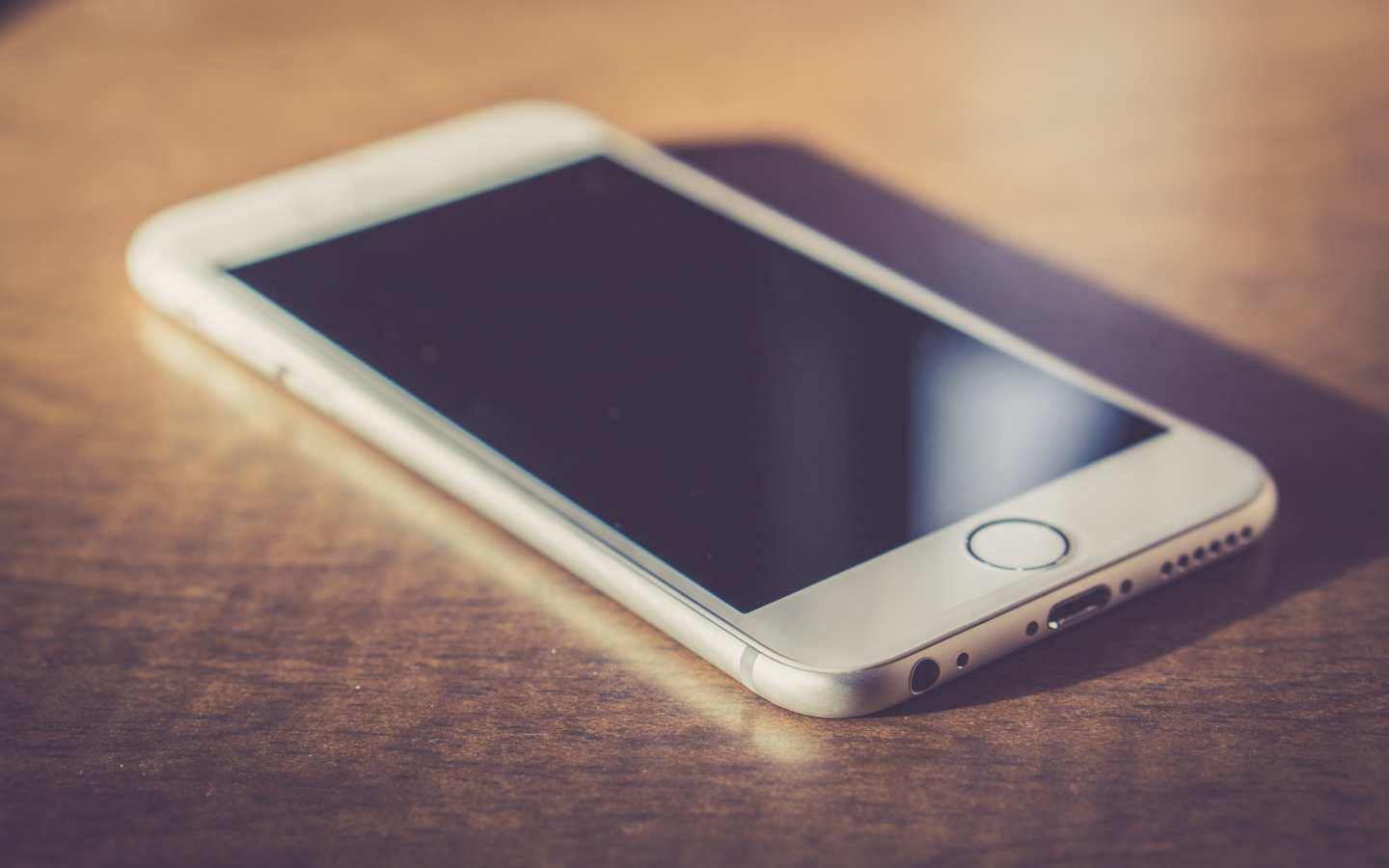 iPhone 6的流畅体验，重新定义移动科技的速度与激情