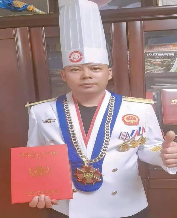 何长江，卓越的好帮手