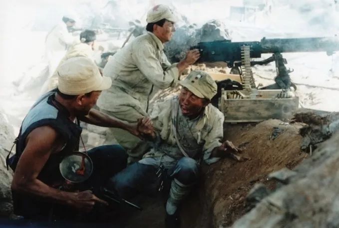 红色伞兵电影，战火中的英勇与信仰